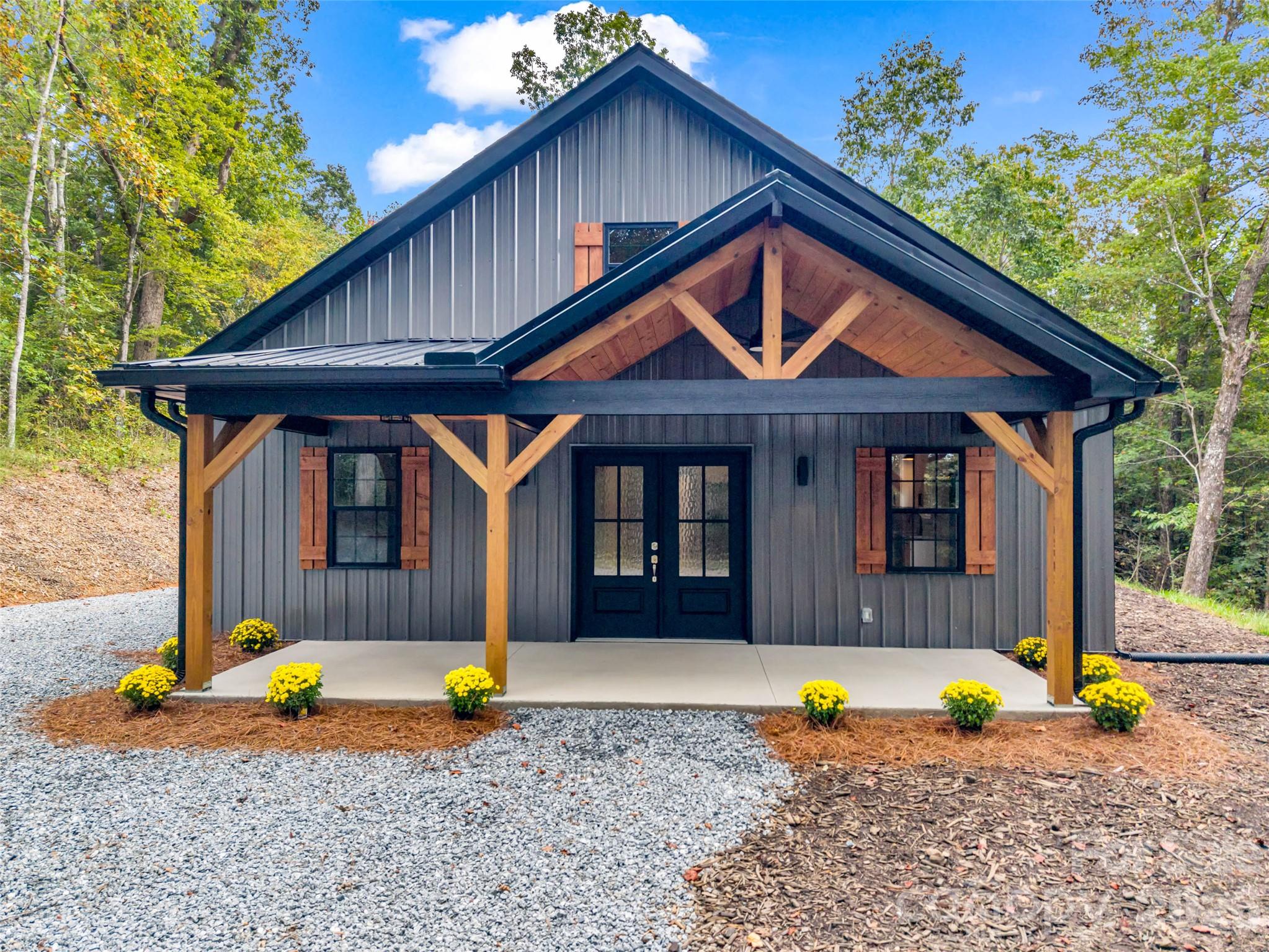 2718 Cove Road Property Photo 1
