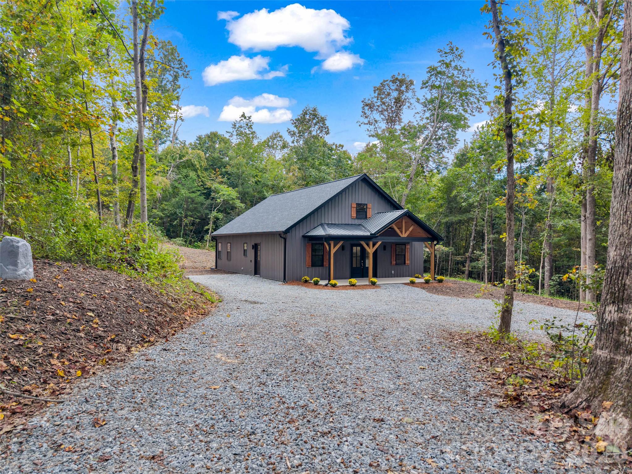 2718 Cove Road Property Photo 4