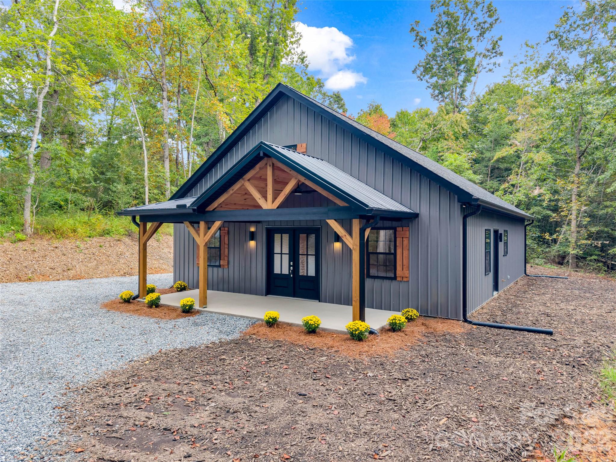 2718 Cove Road Property Photo 6