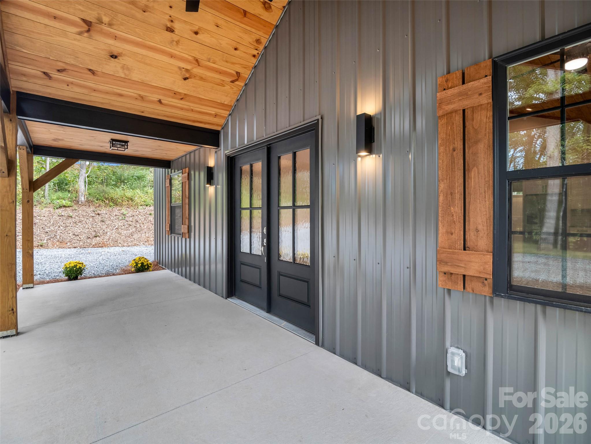2718 Cove Road Property Photo 9