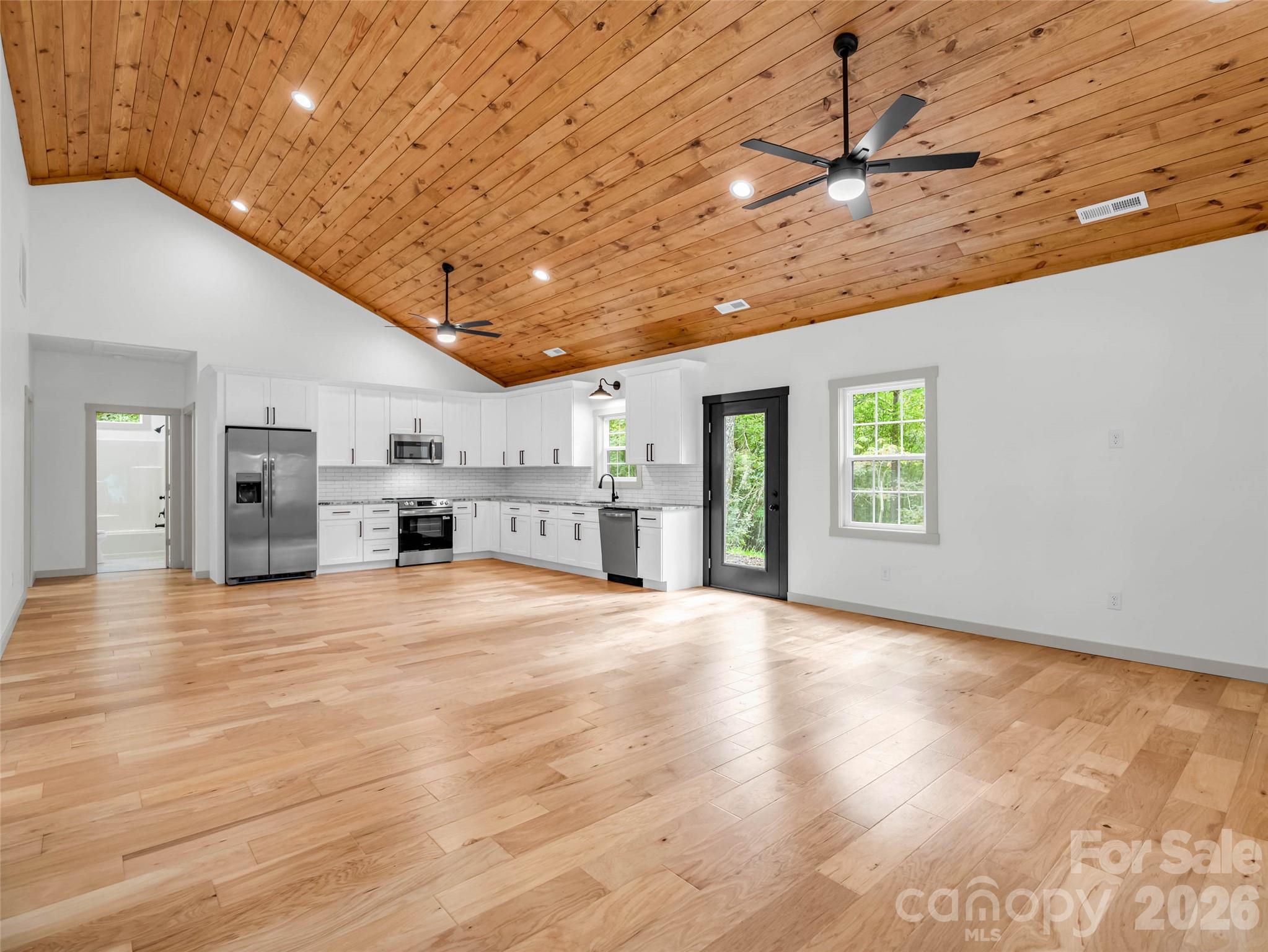 2718 Cove Road Property Photo 11