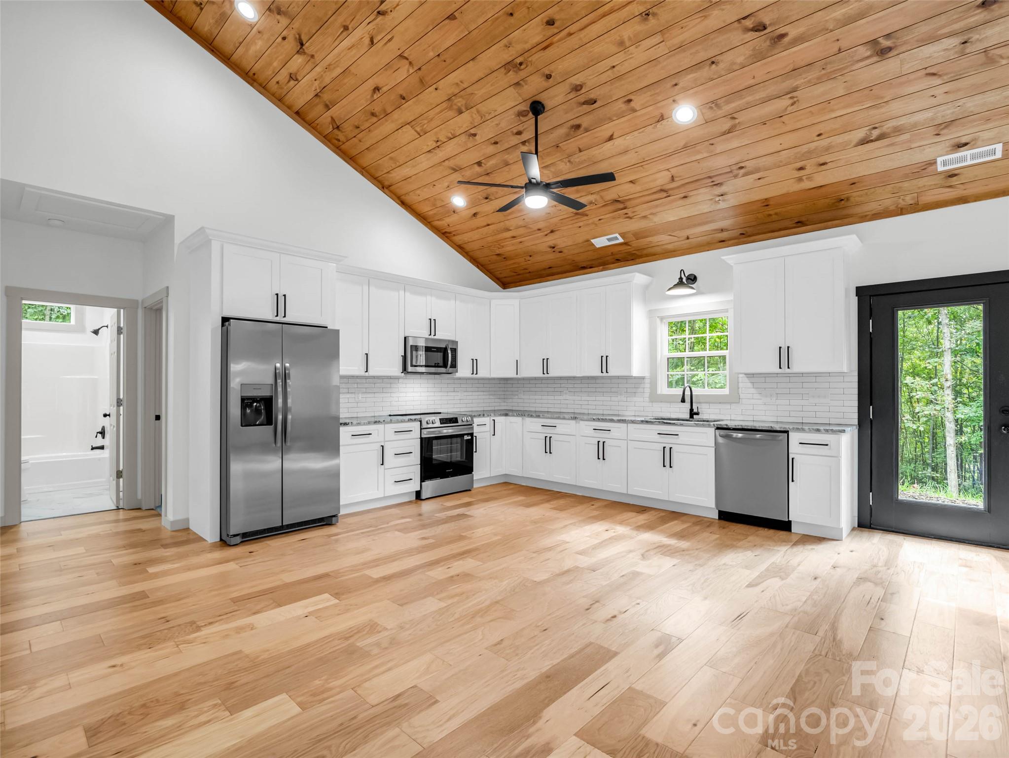 2718 Cove Road Property Photo 14