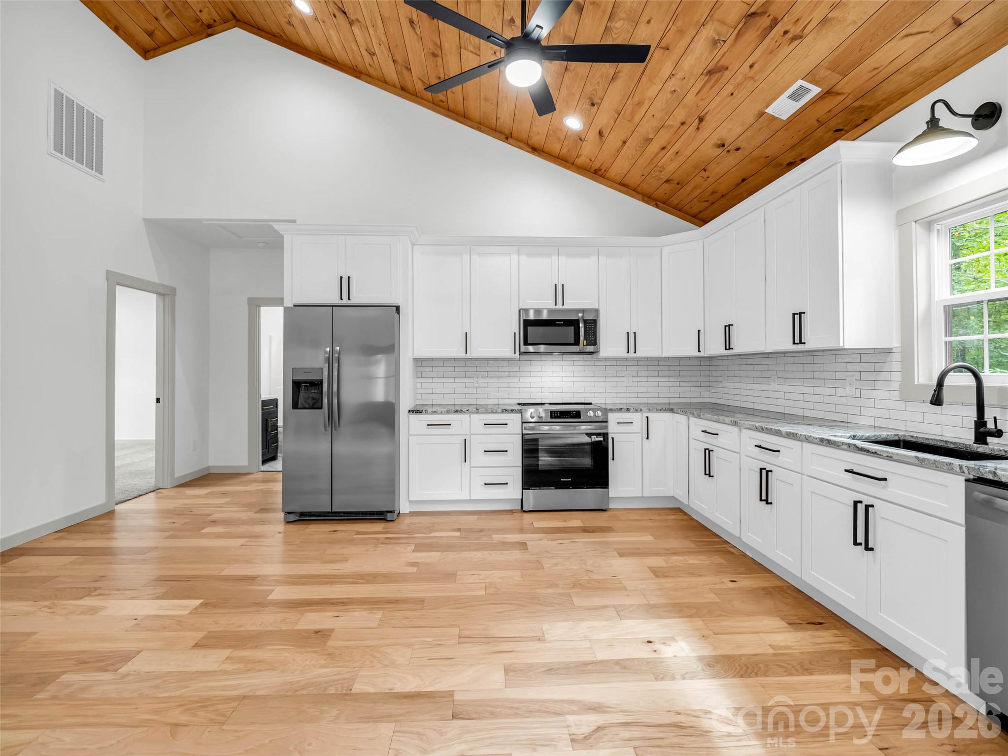 2718 Cove Road Property Photo 15