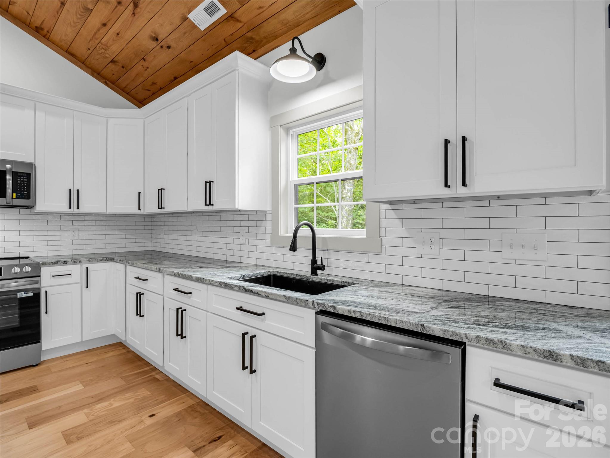2718 Cove Road Property Photo 16