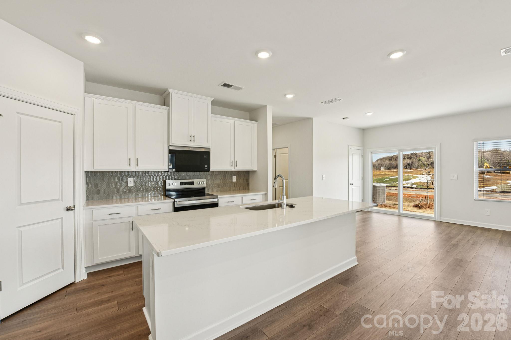 453 Markridge Loop Property Photo 7