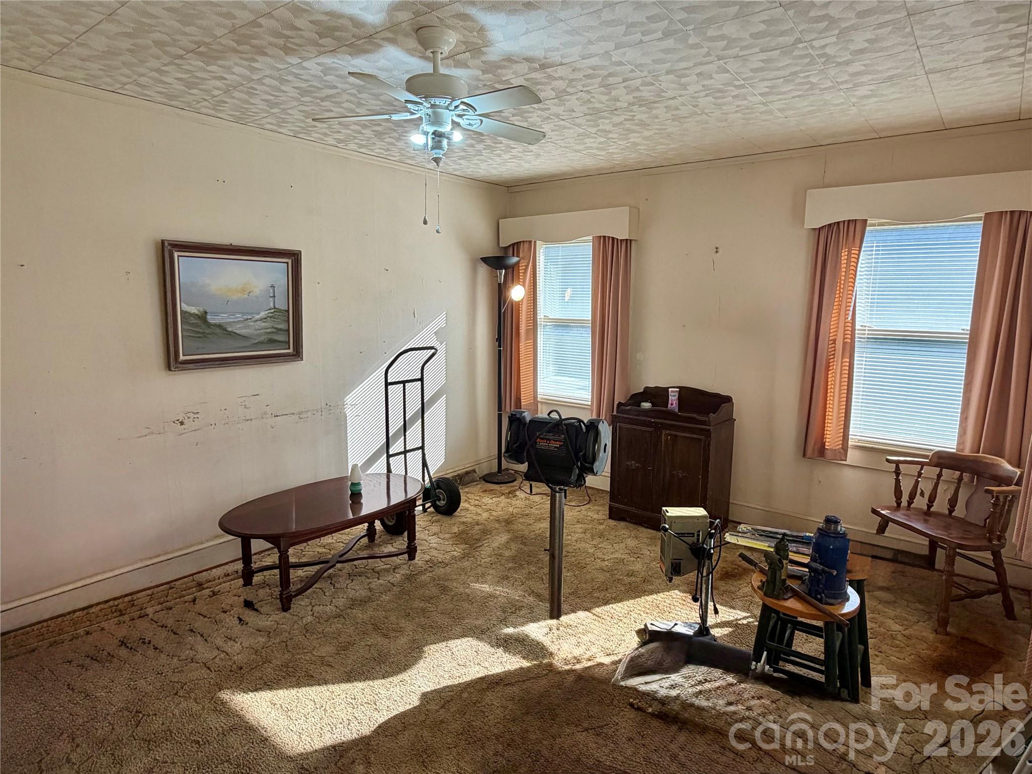 216 W 9th Street Property Photo 7