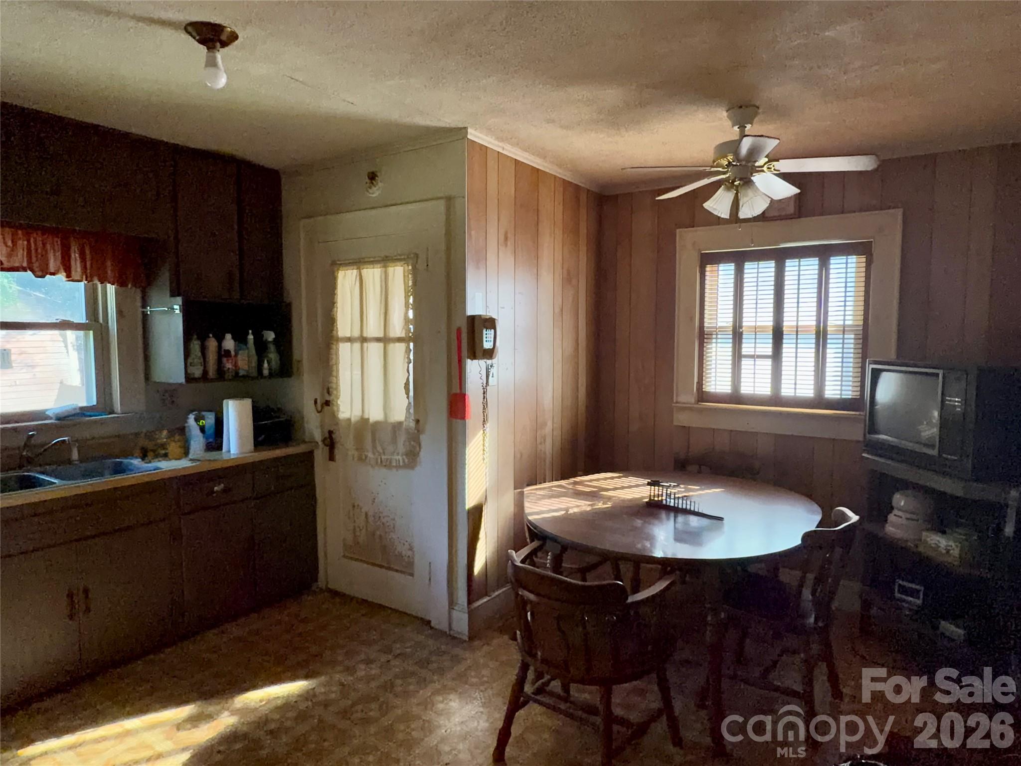 216 W 9th Street Property Photo 11