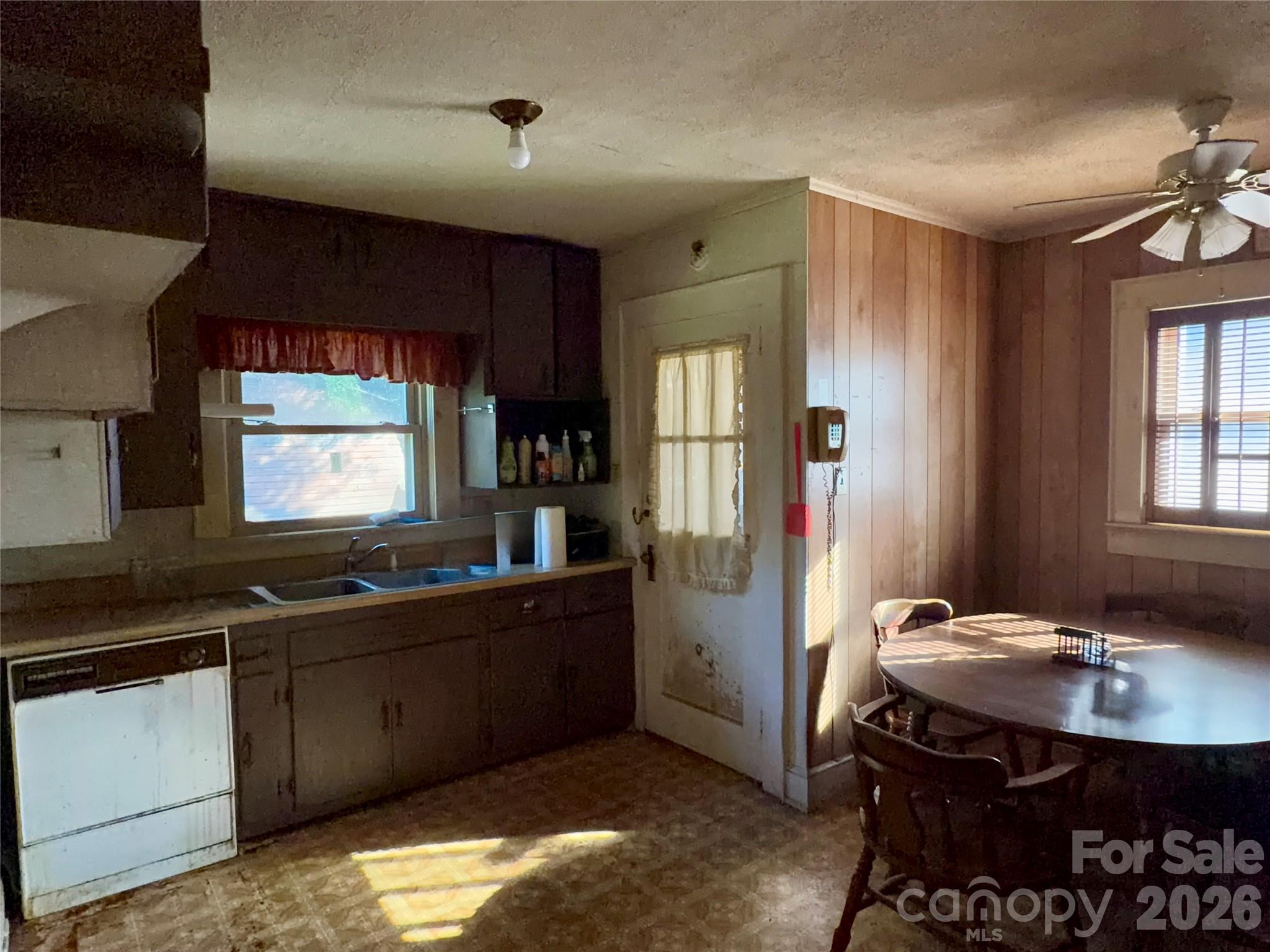 216 W 9th Street Property Photo 12