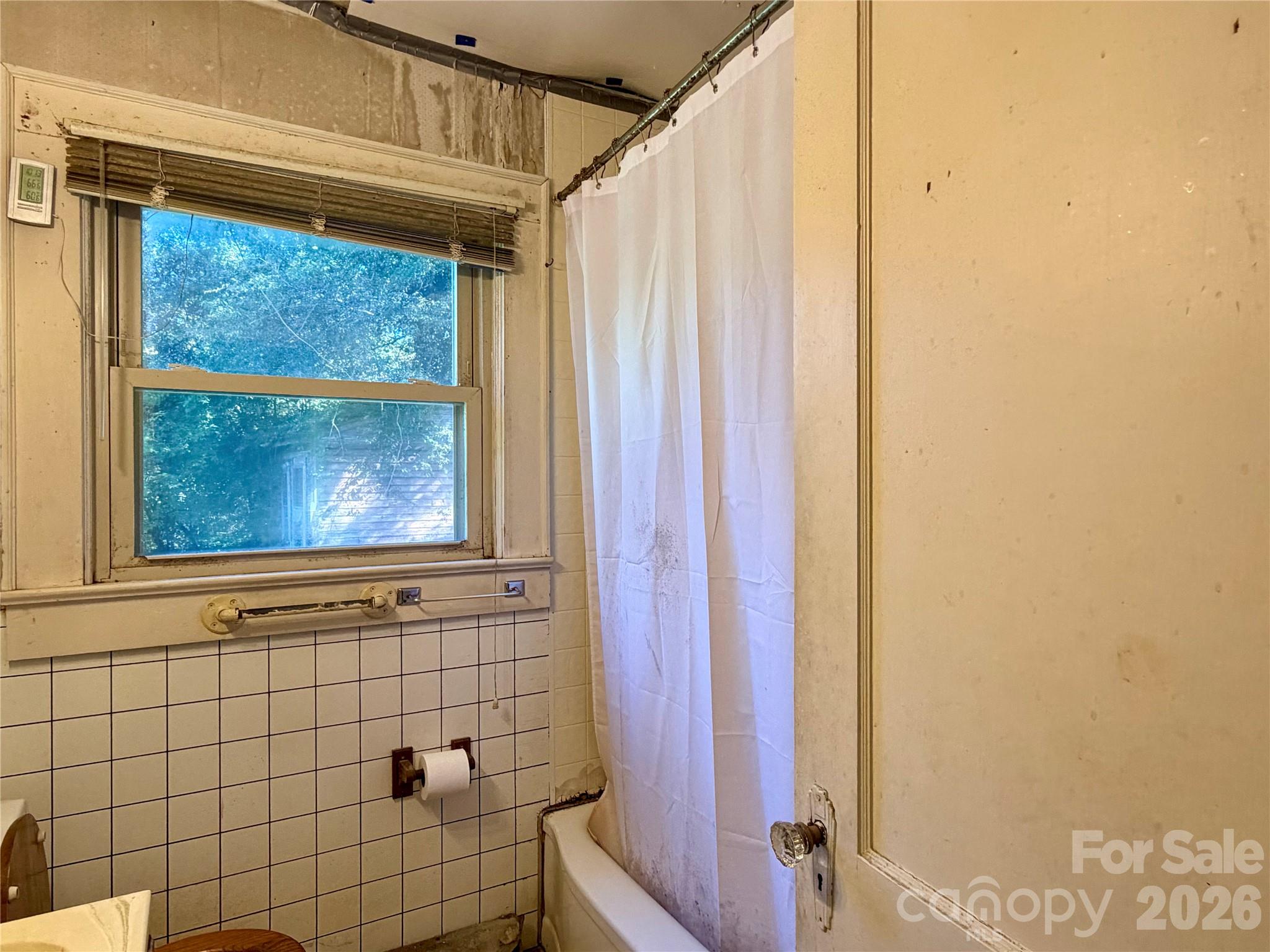 216 W 9th Street Property Photo 16