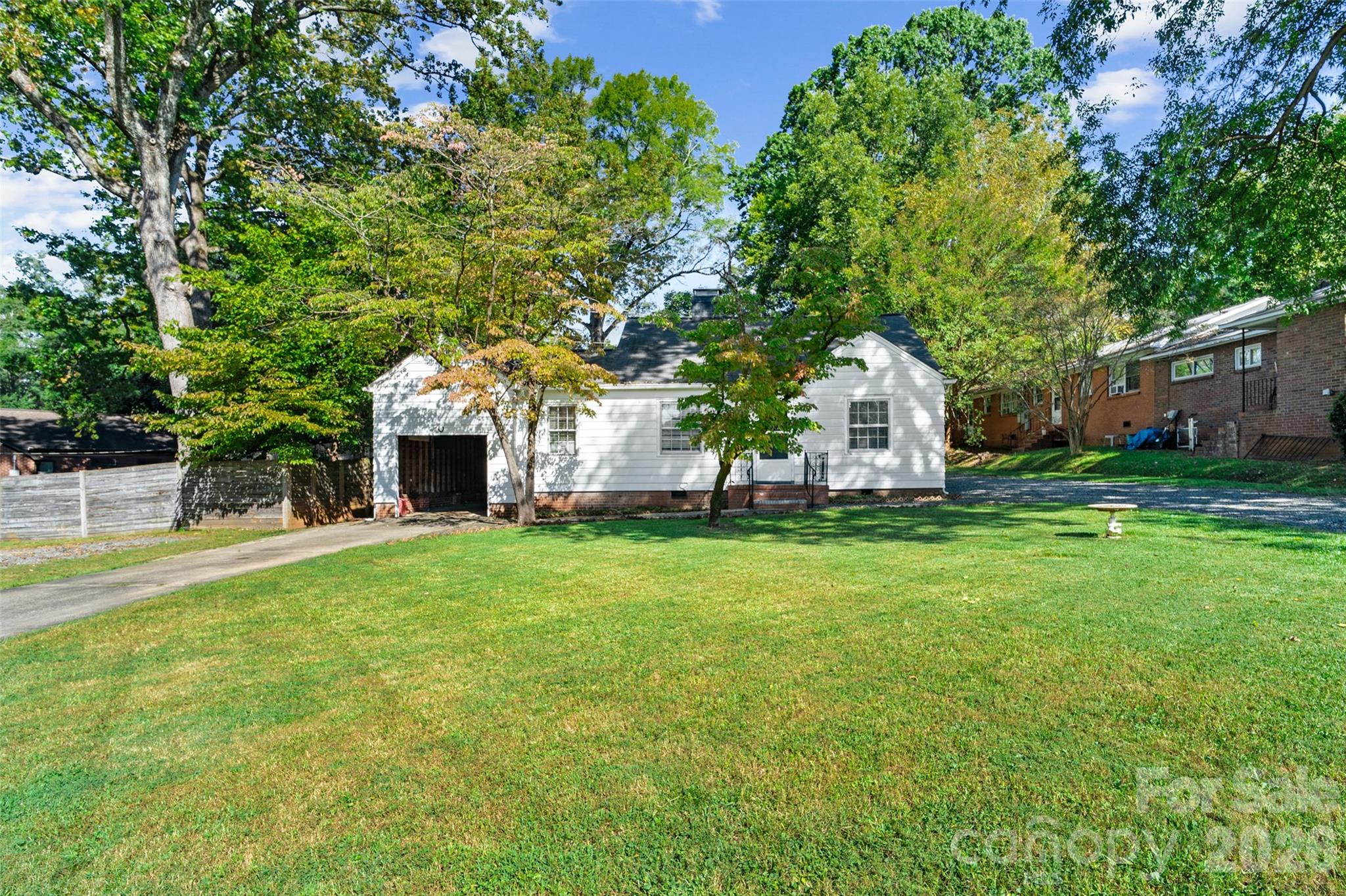 1211 Woodland Drive Property Photo 1