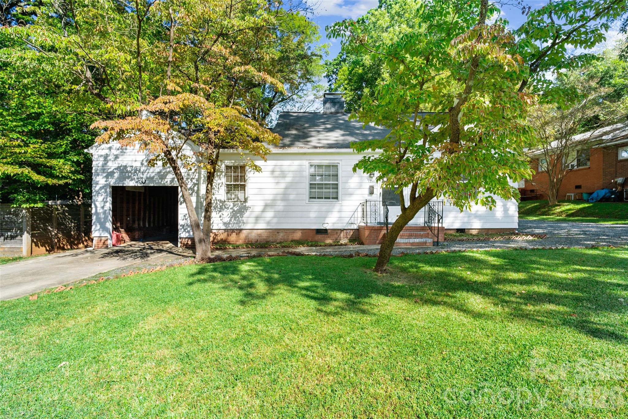 1211 Woodland Drive Property Photo 2
