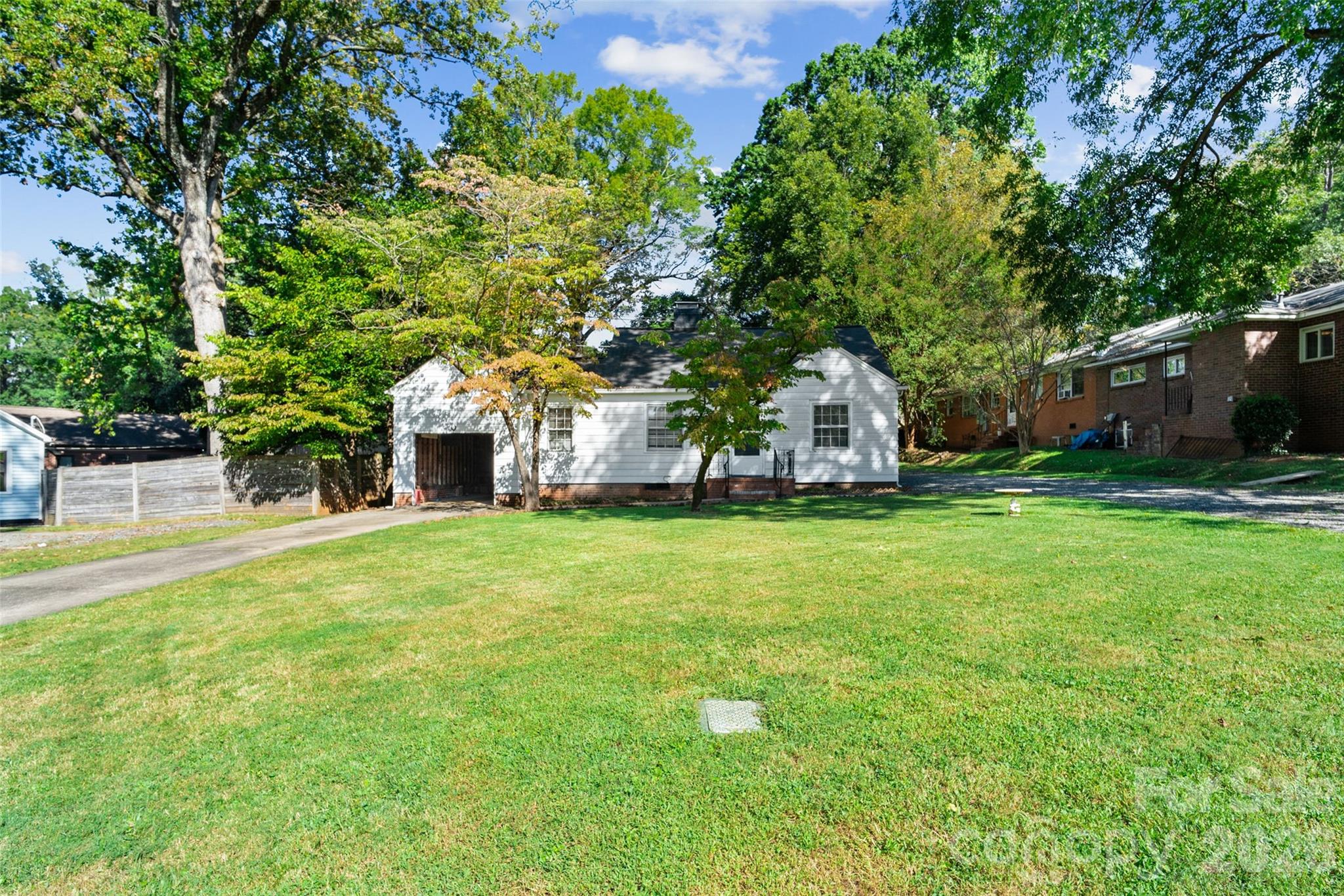 1211 Woodland Drive Property Photo 3