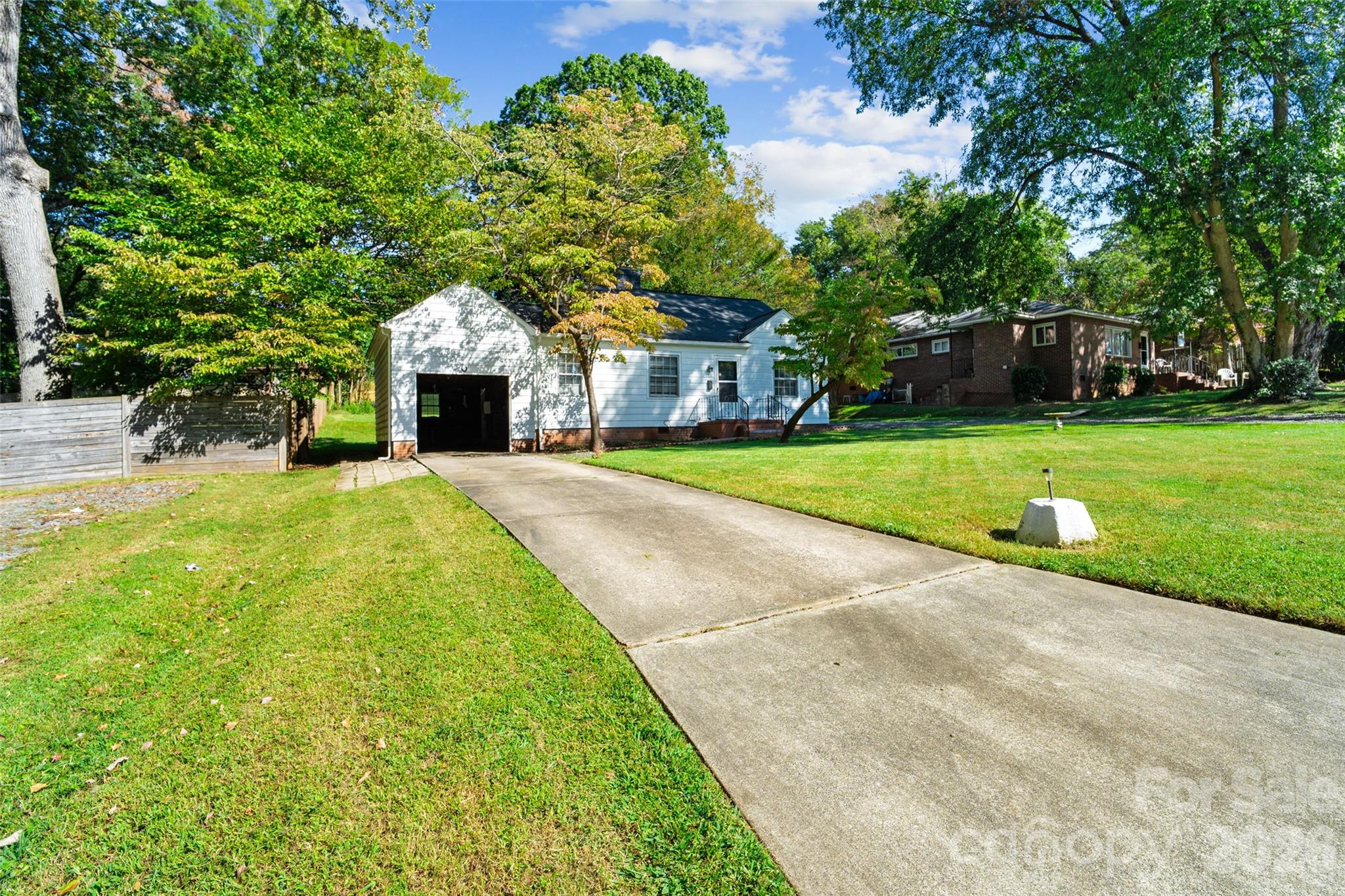 1211 Woodland Drive Property Photo 4