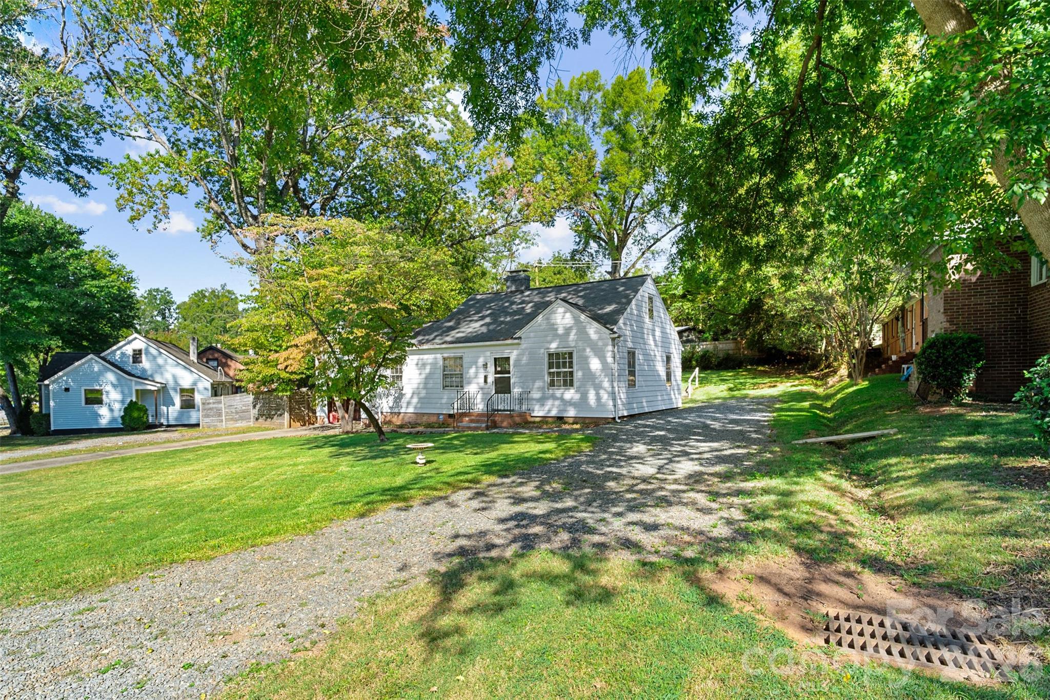 1211 Woodland Drive Property Photo 5