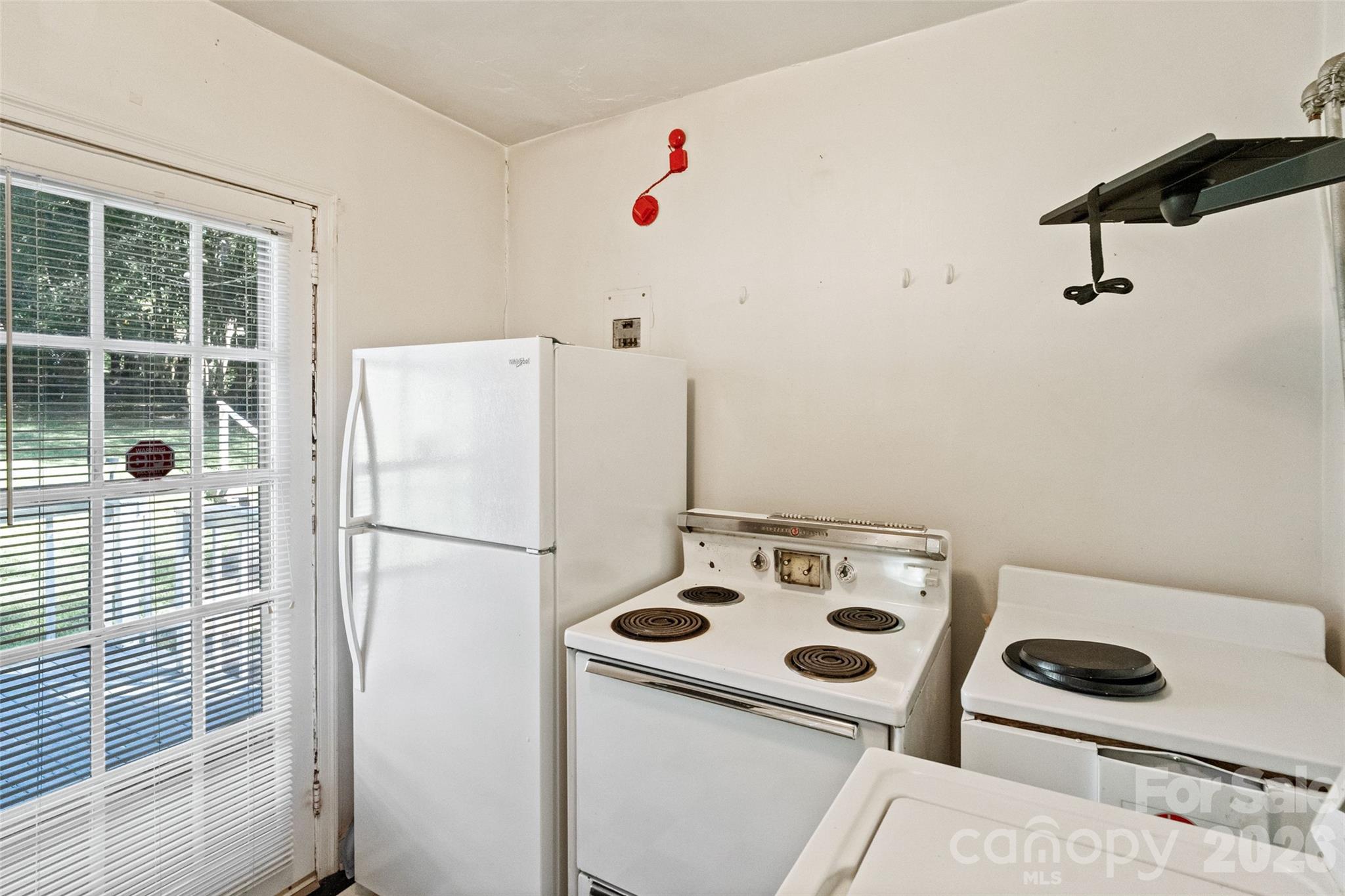 1211 Woodland Drive Property Photo 14