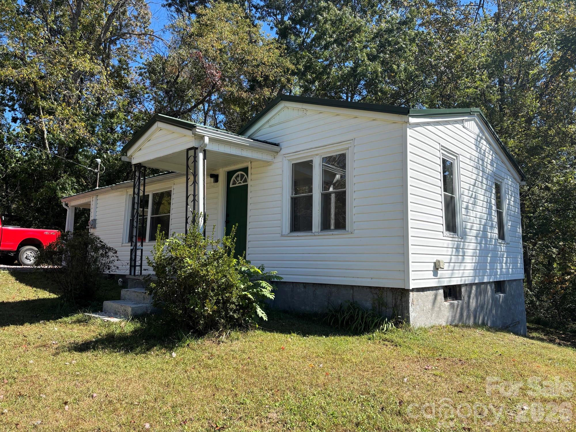 162 Phillips Lane Property Photo 2
