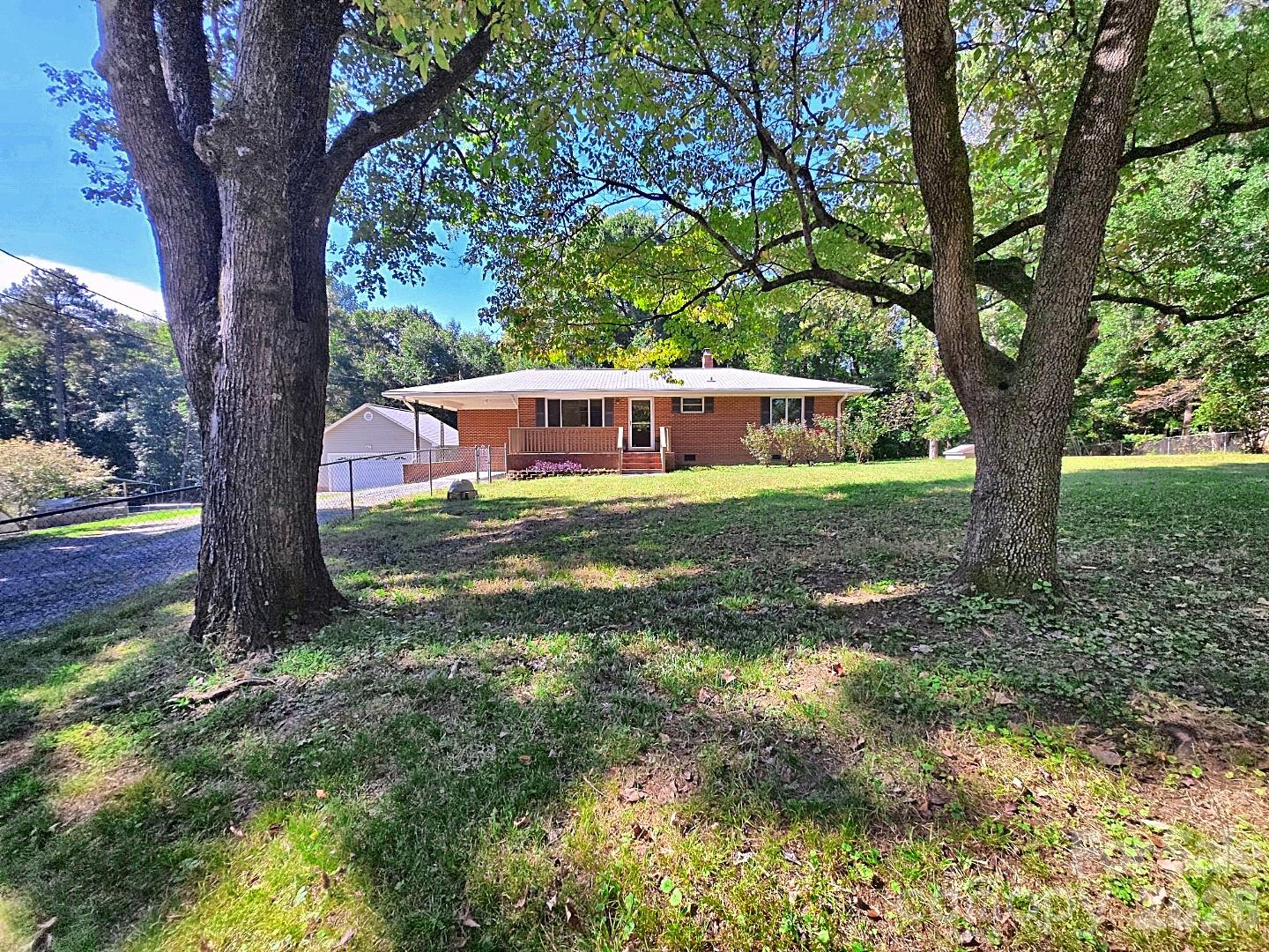 1627 W Lakewood Drive Property Photo 1