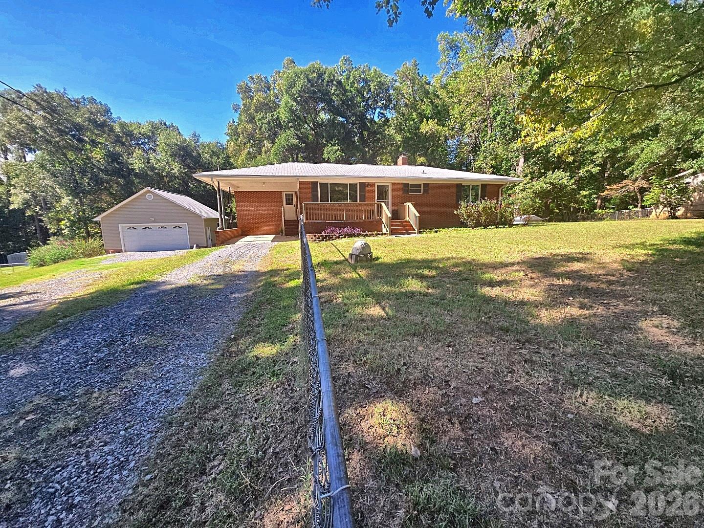 1627 W Lakewood Drive Property Photo 2