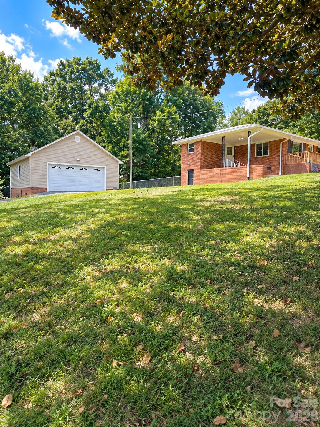 1627 W Lakewood Drive Property Photo 3