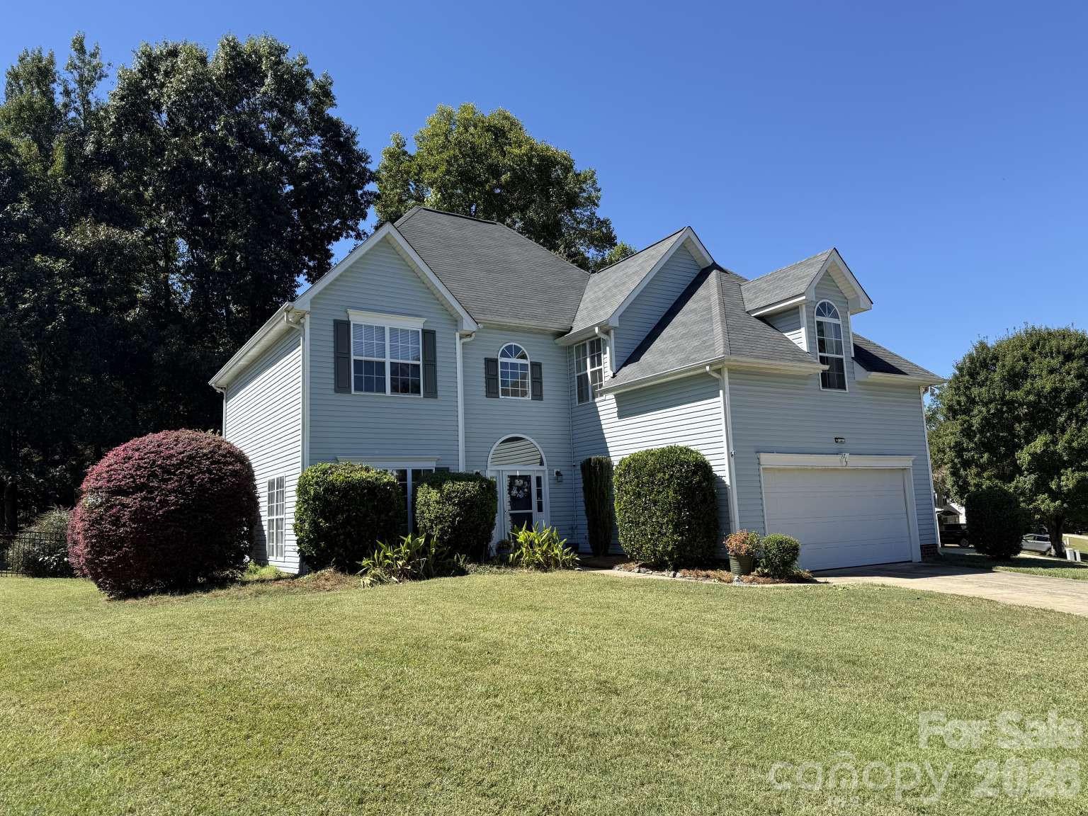 715 W Cheval Drive Property Photo 3