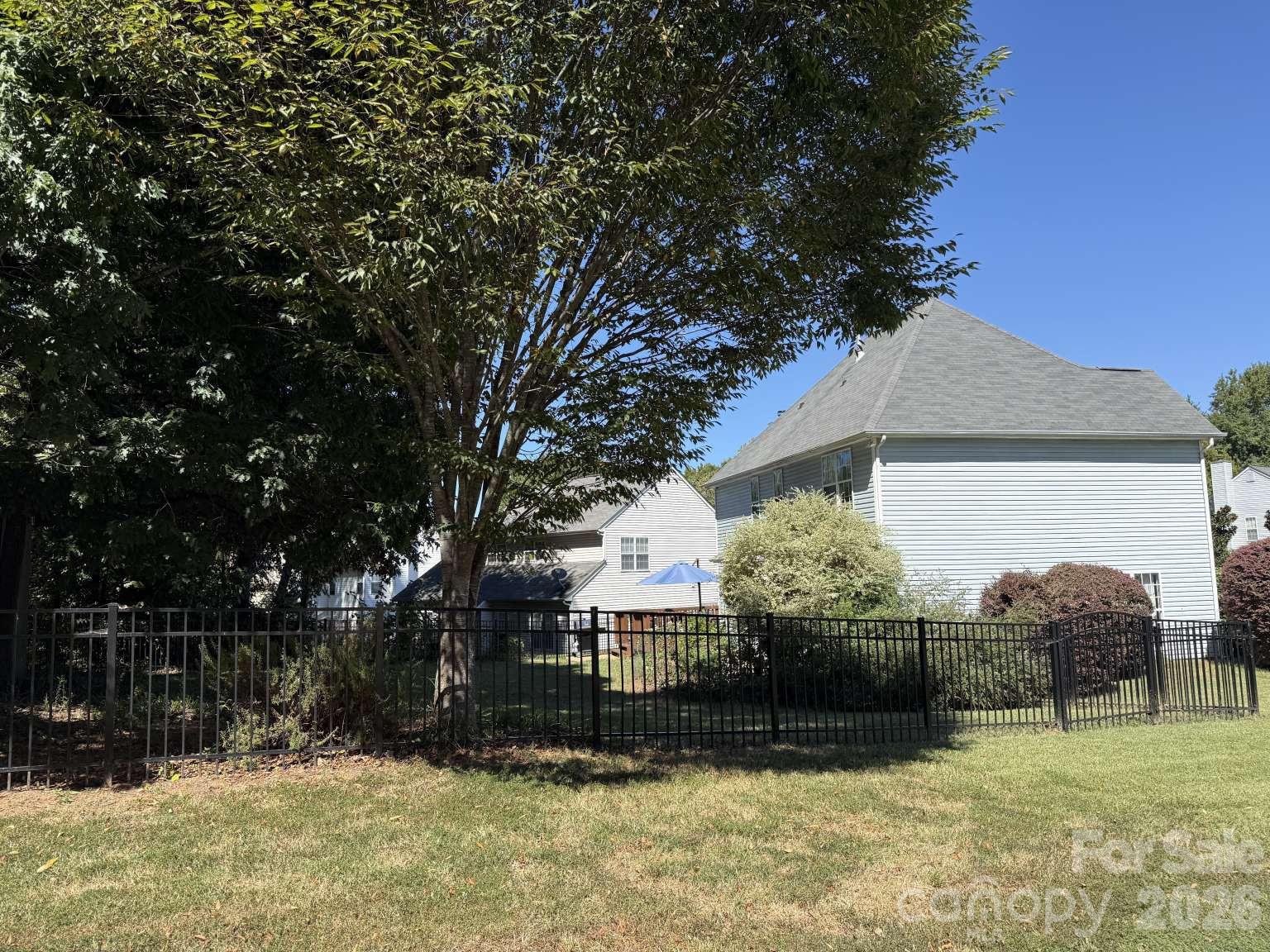 715 W Cheval Drive Property Photo 4