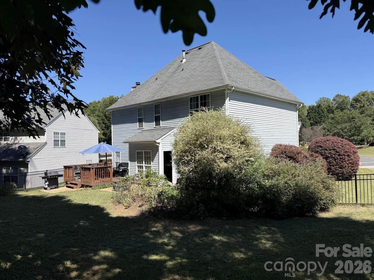 715 W Cheval Drive Property Photo 5