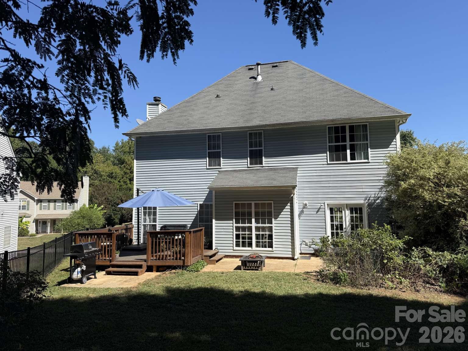 715 W Cheval Drive Property Photo 6