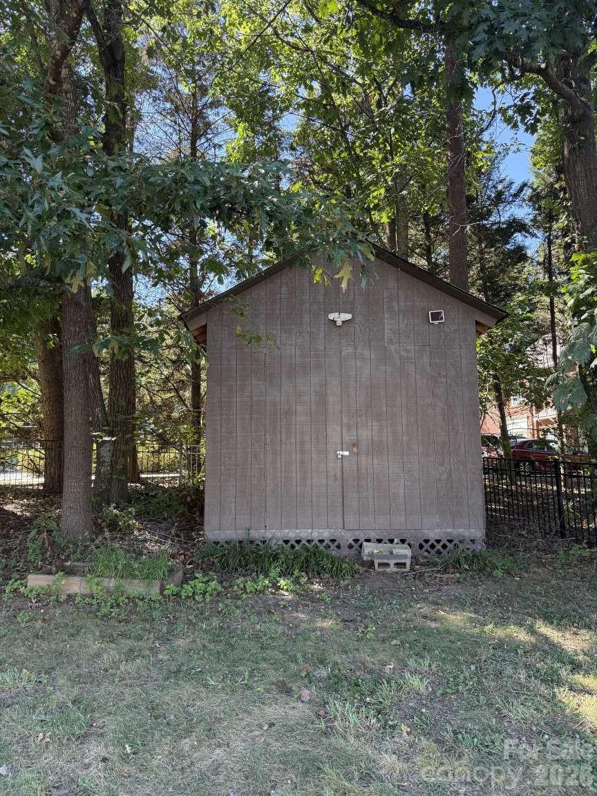 715 W Cheval Drive Property Photo 8