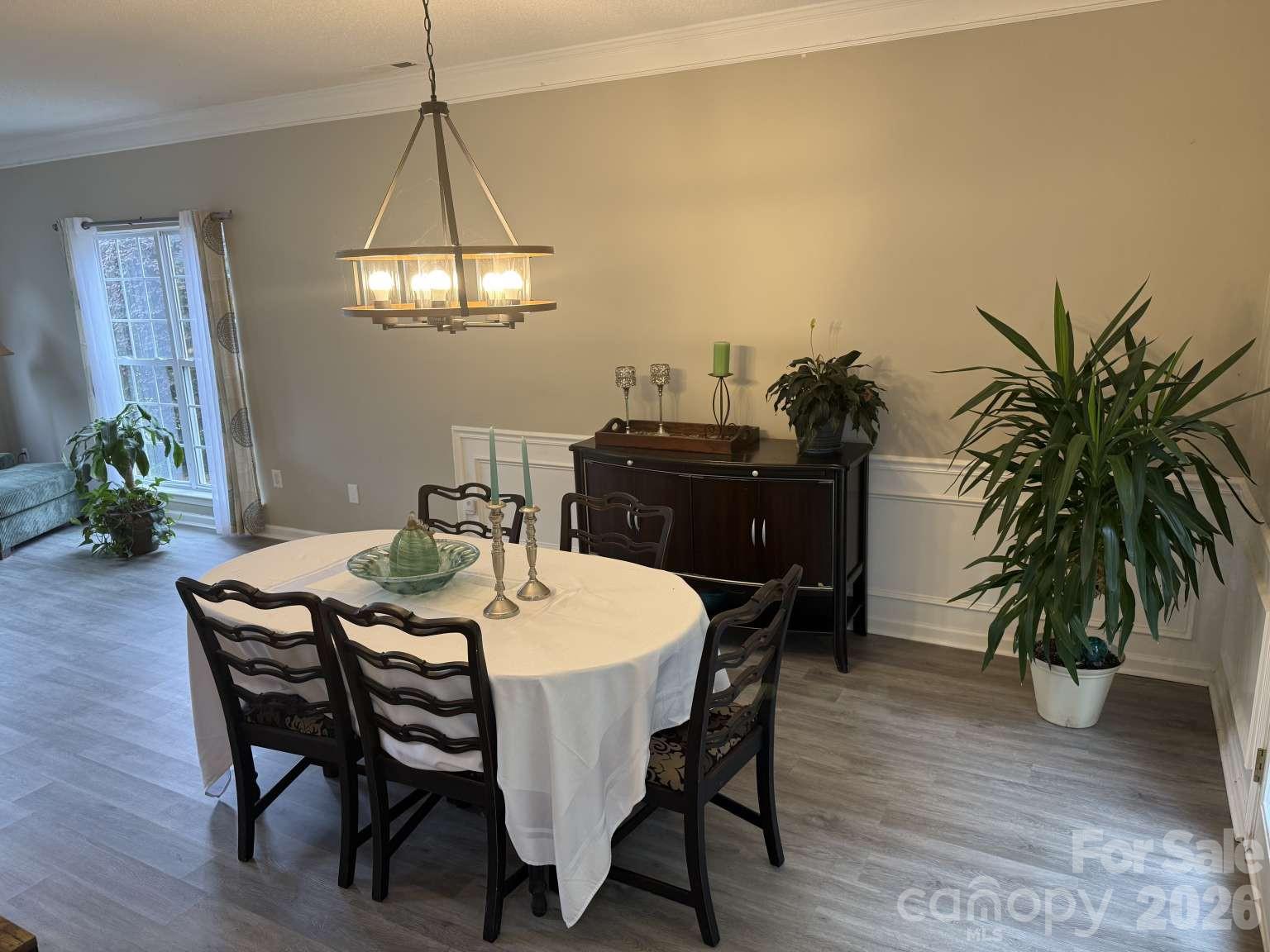 715 W Cheval Drive Property Photo 10