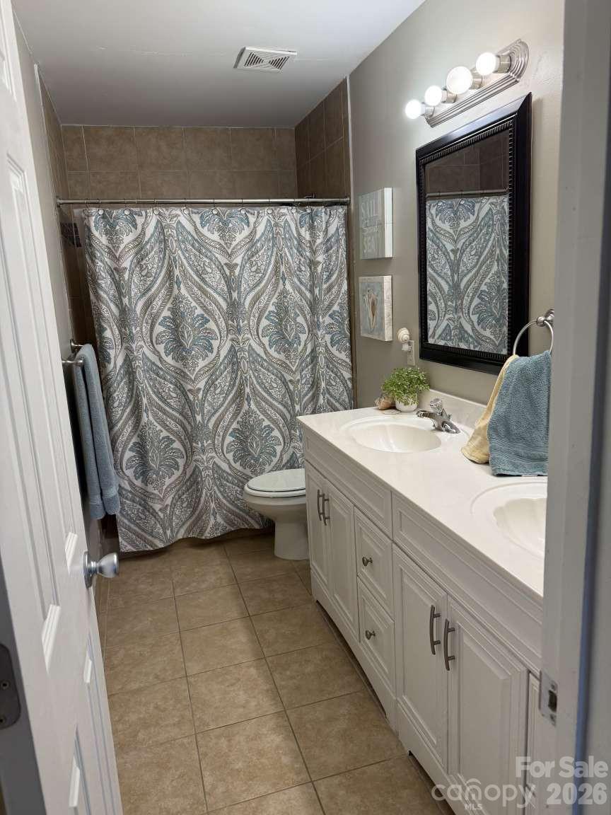 715 W Cheval Drive Property Photo 28
