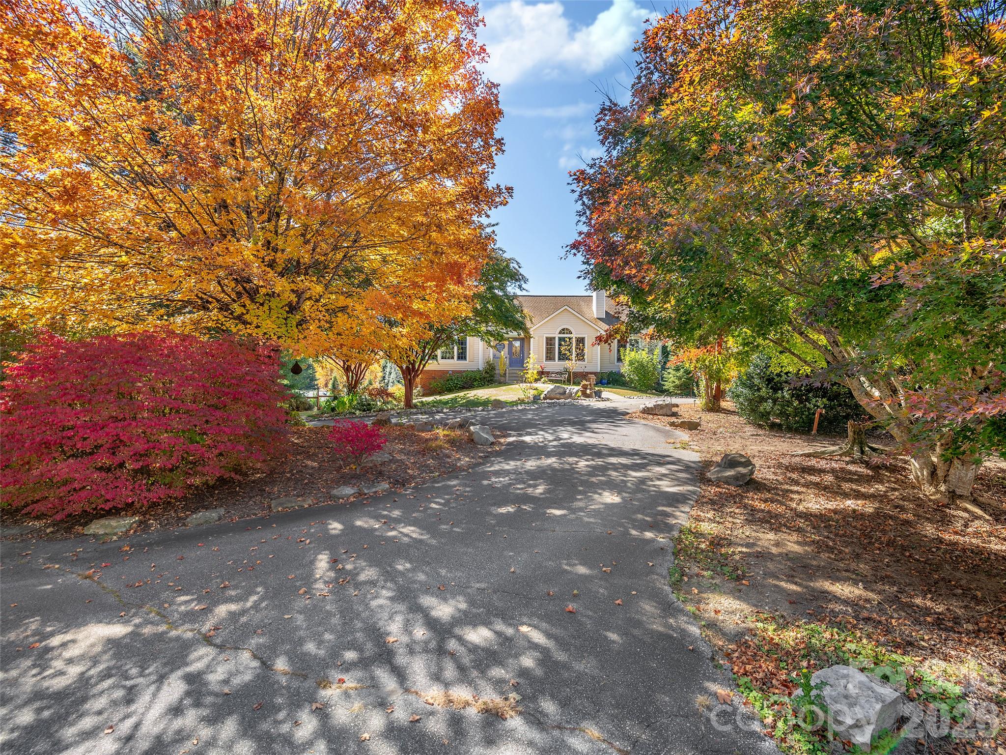 23 Old Applewood Lane Property Photo 5