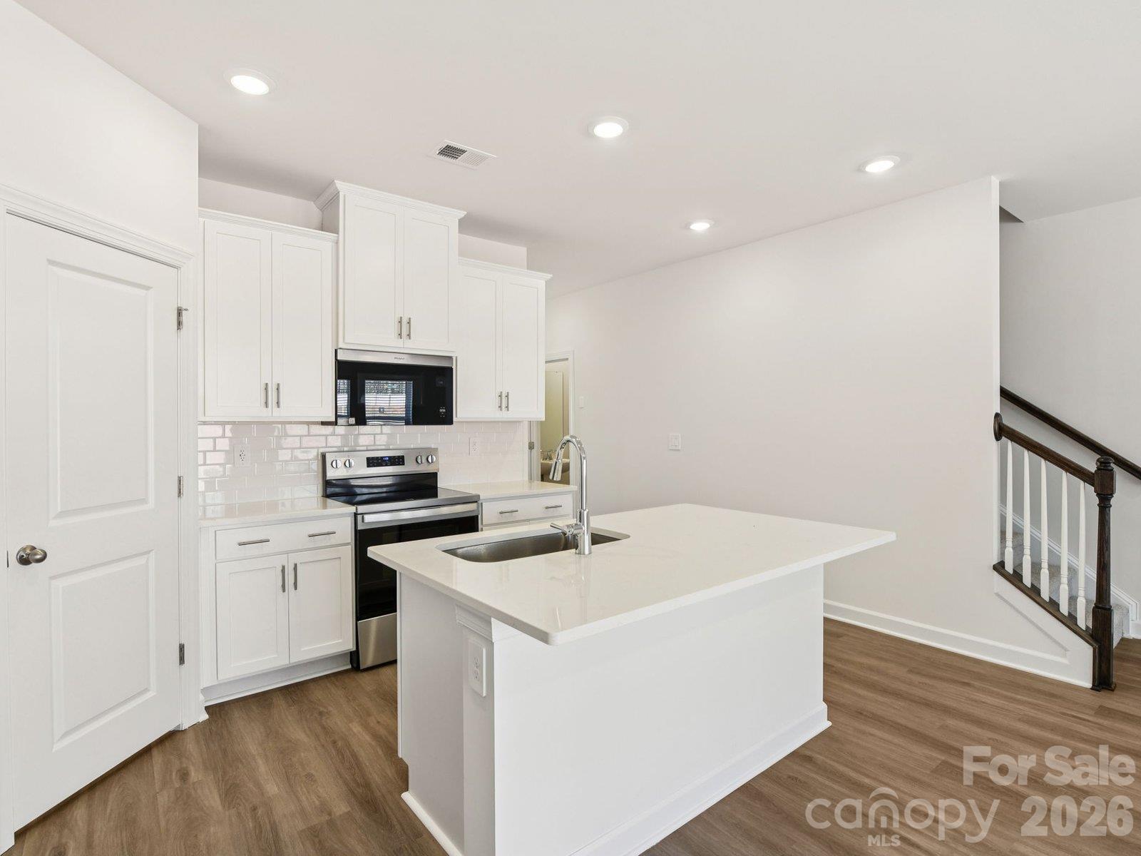 1120 Rosetta Drive Property Photo 4