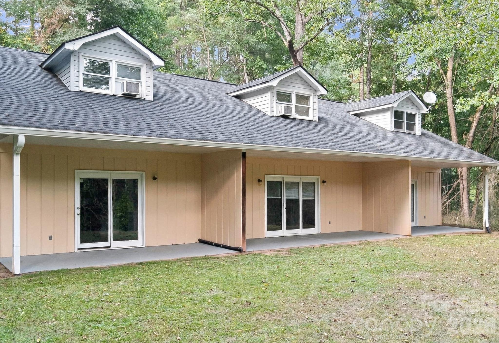 487 N Country Club Drive Property Photo 1
