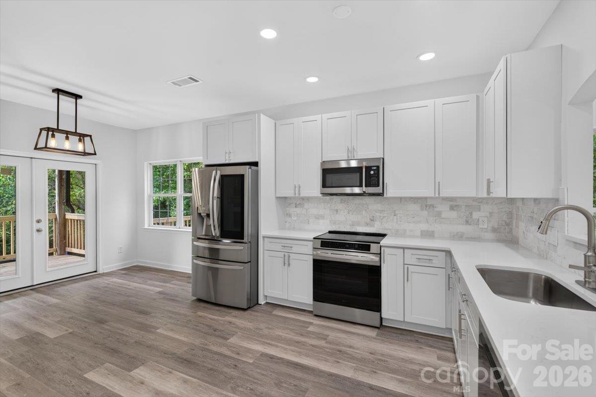 2536 Thornfield Road Property Photo 1