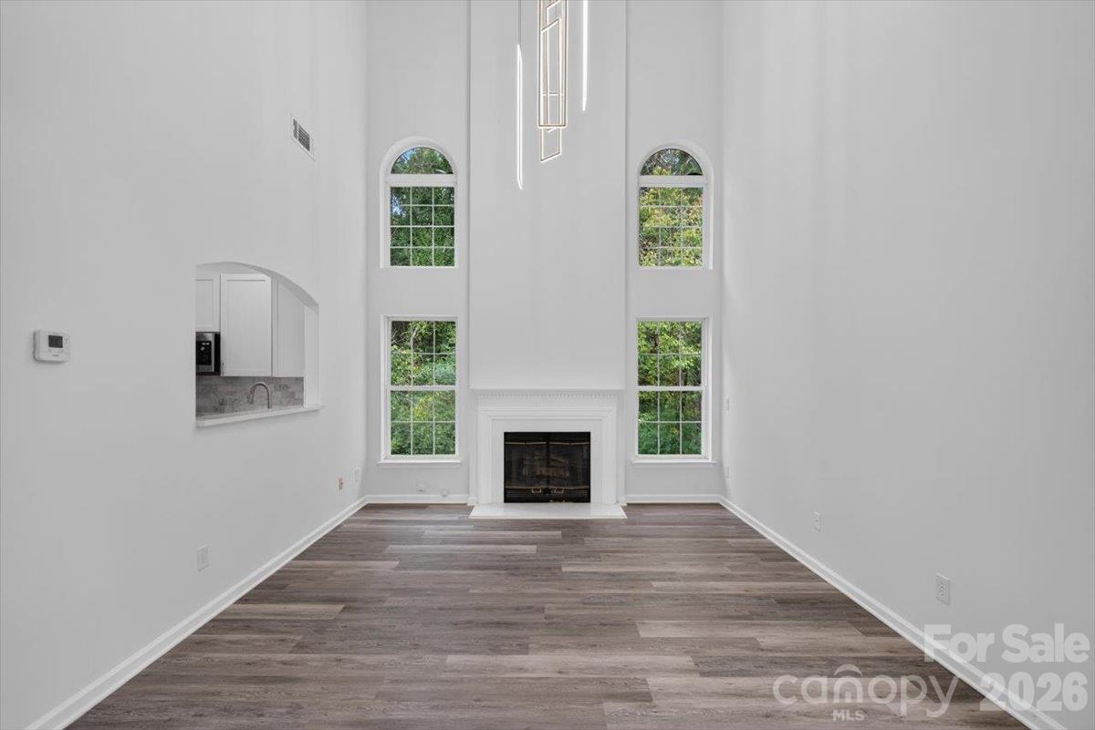 2536 Thornfield Road Property Photo 4
