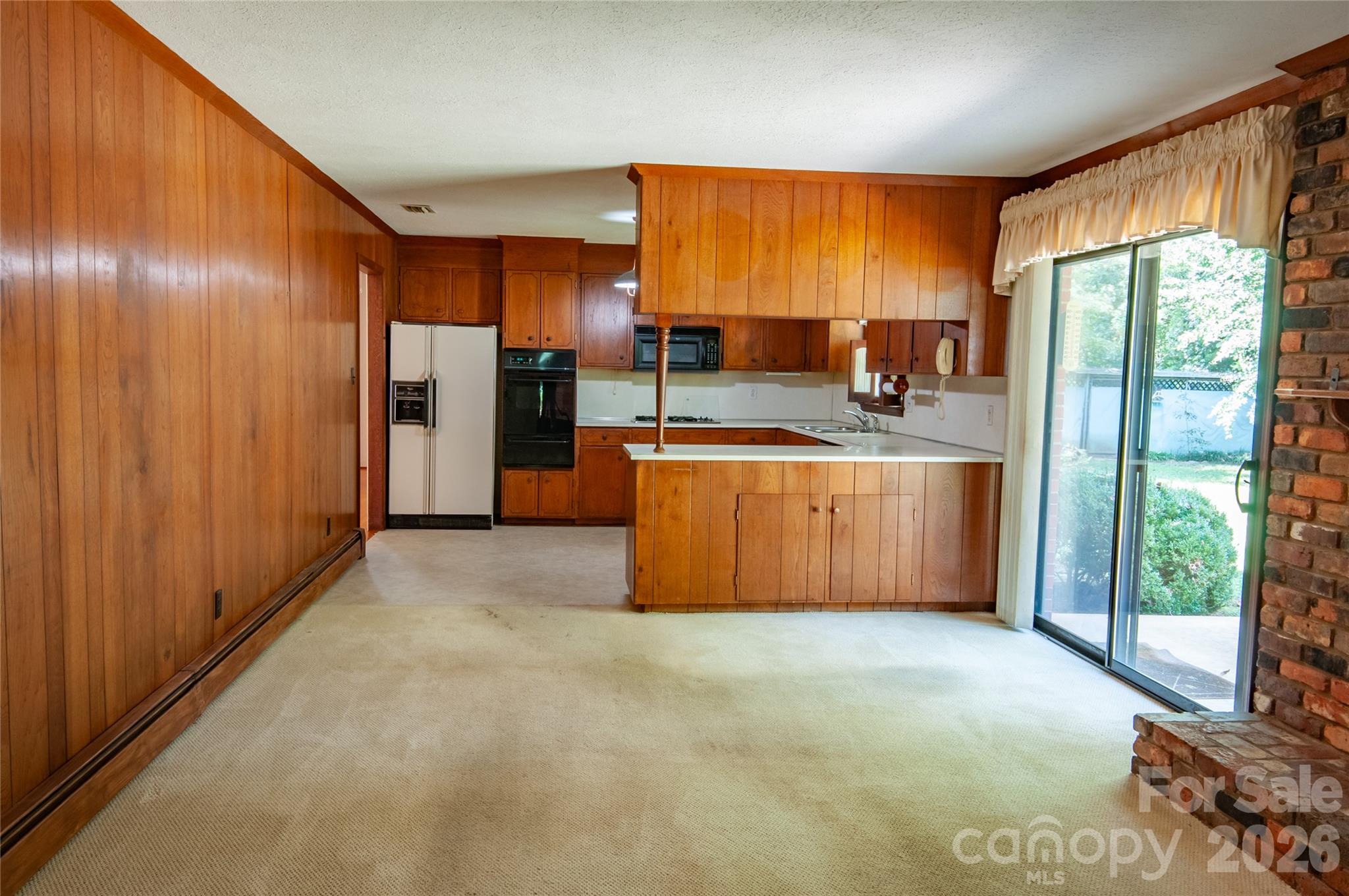 2607 Montgomery Drive Property Photo 2