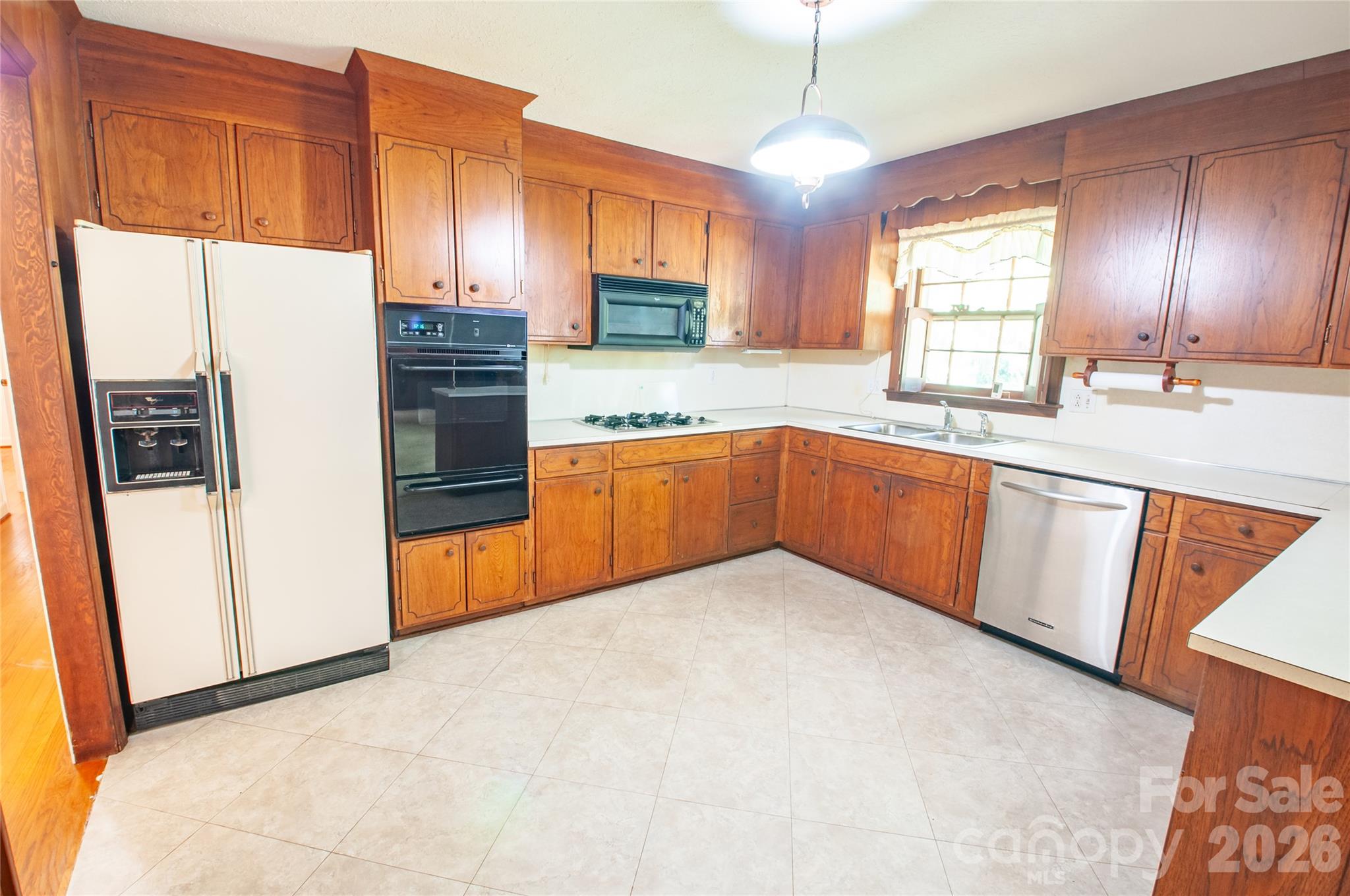 2607 Montgomery Drive Property Photo 3