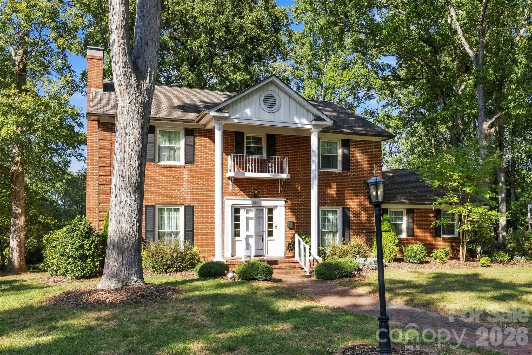 525 East Street Property Photo 2