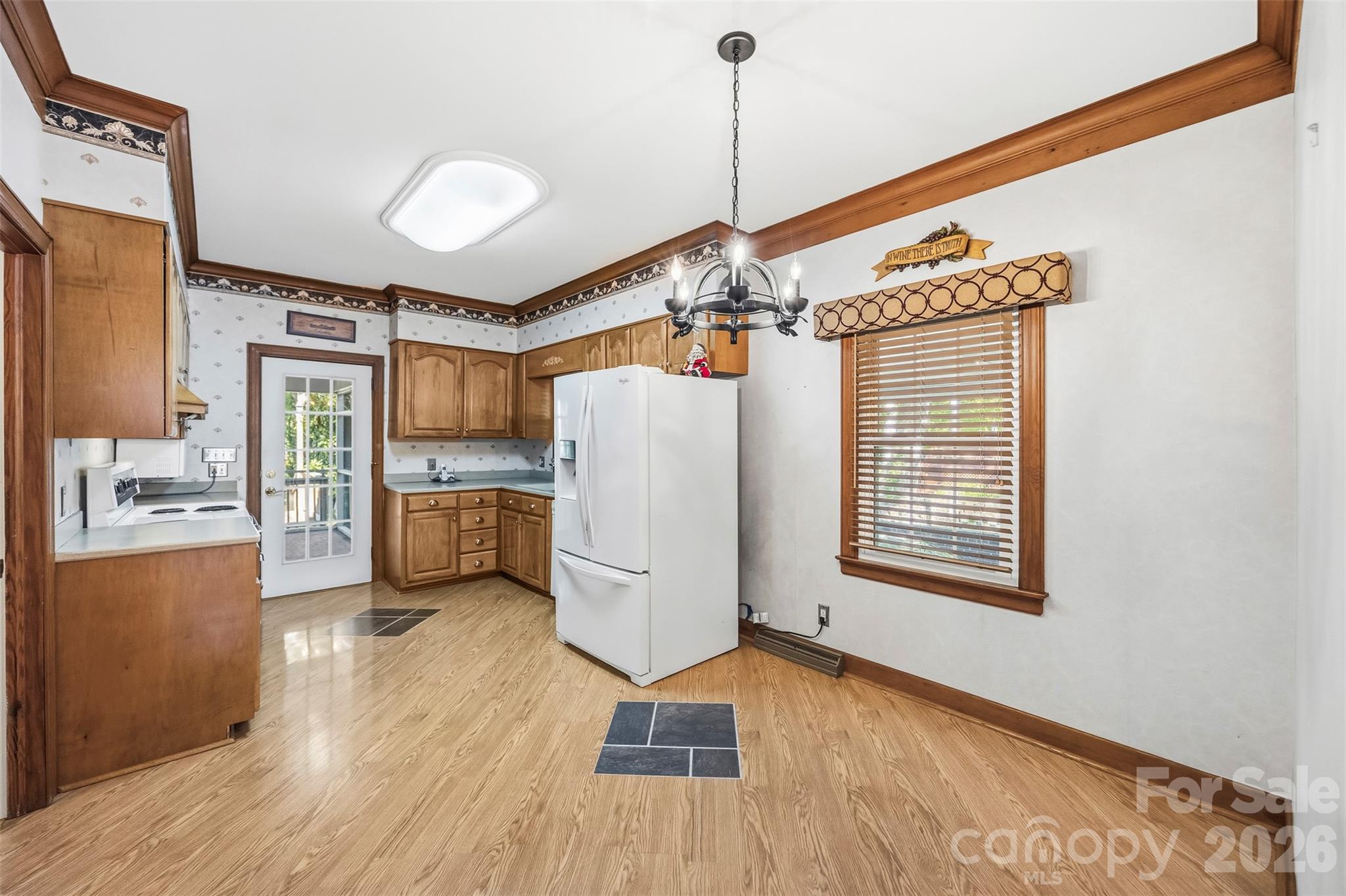 525 East Street Property Photo 10