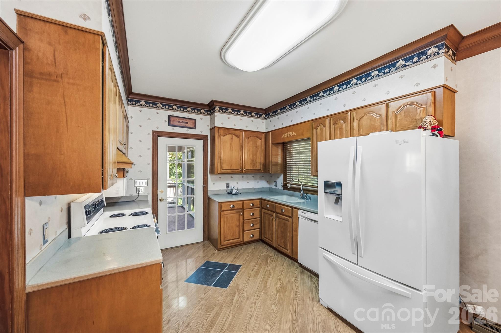 525 East Street Property Photo 11