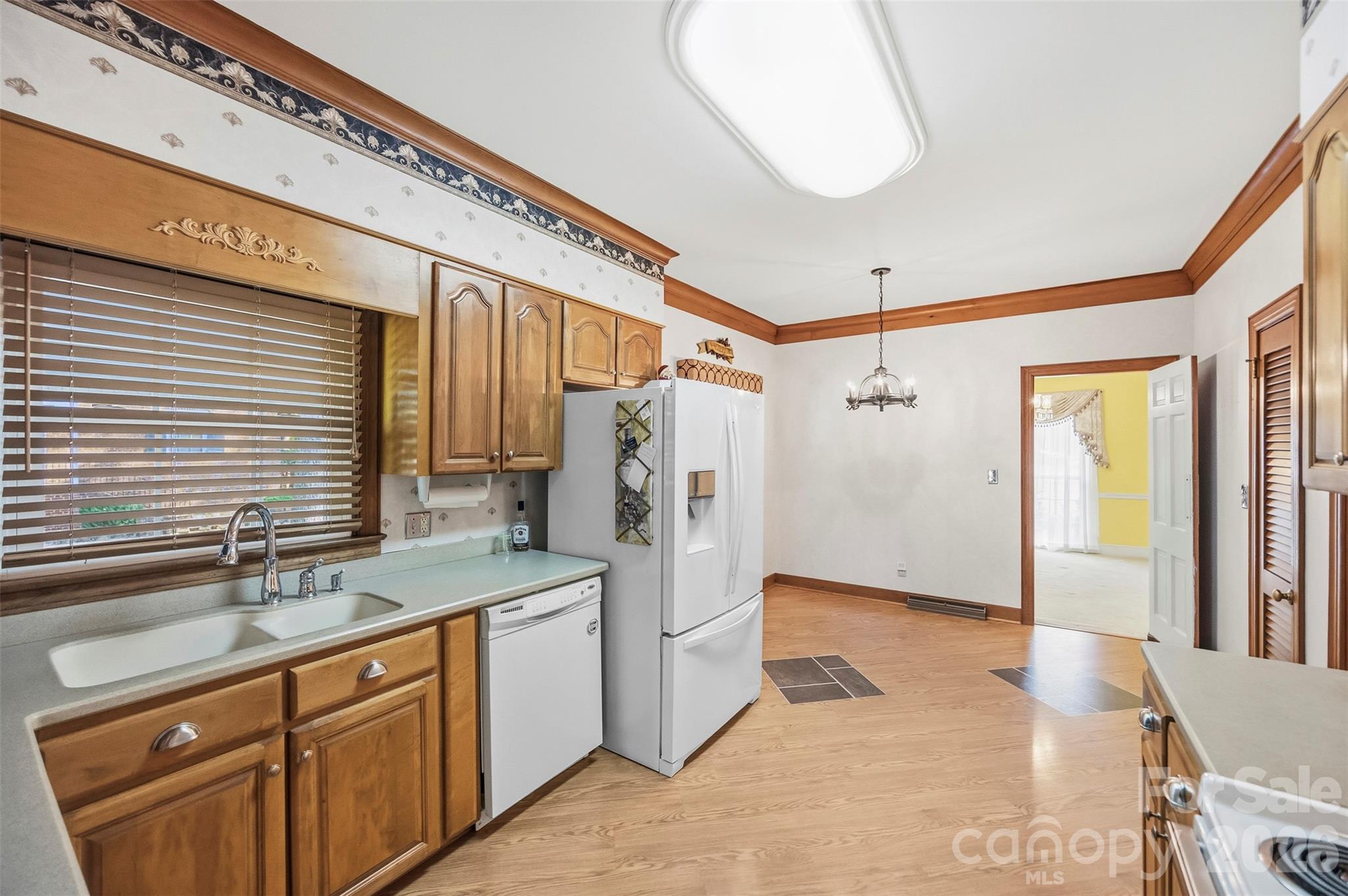 525 East Street Property Photo 12