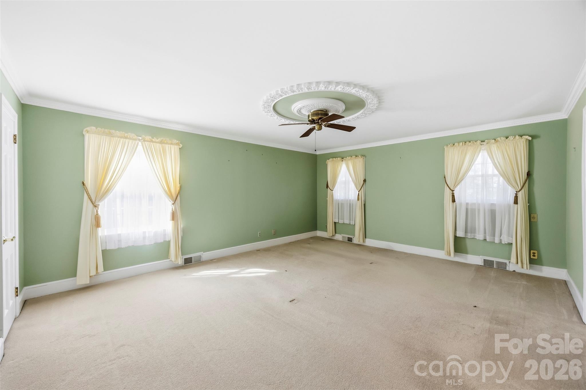 525 East Street Property Photo 14