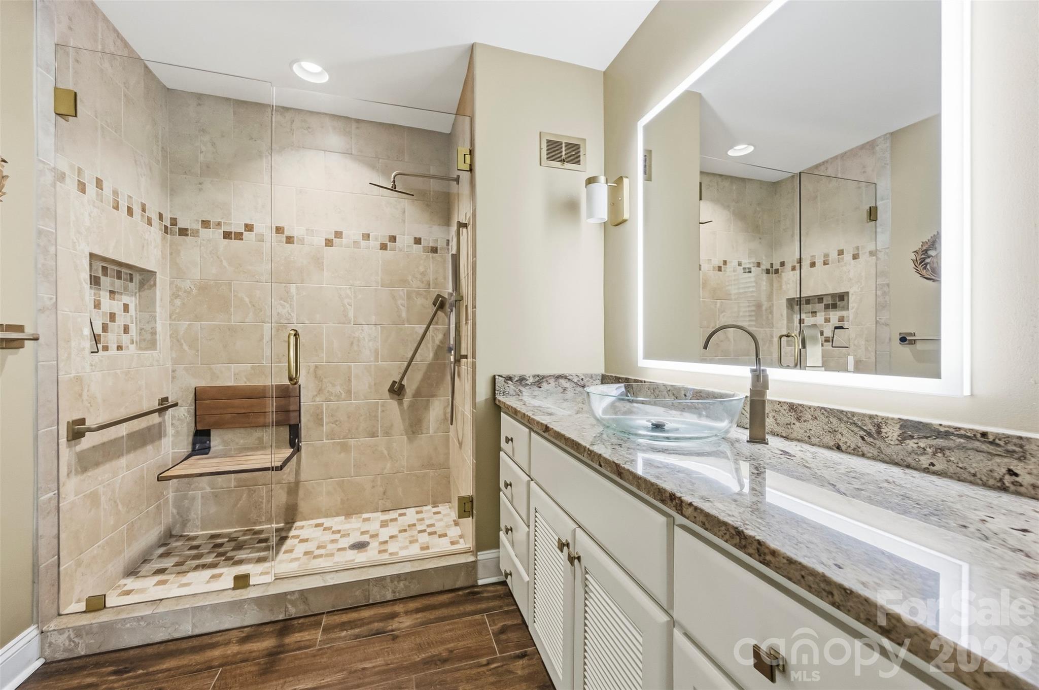 525 East Street Property Photo 17