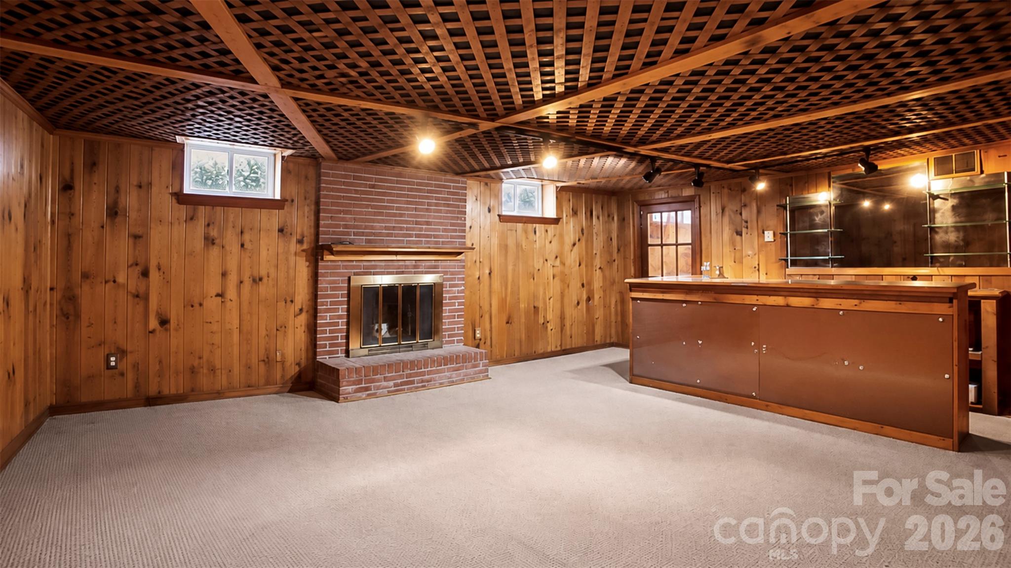525 East Street Property Photo 32