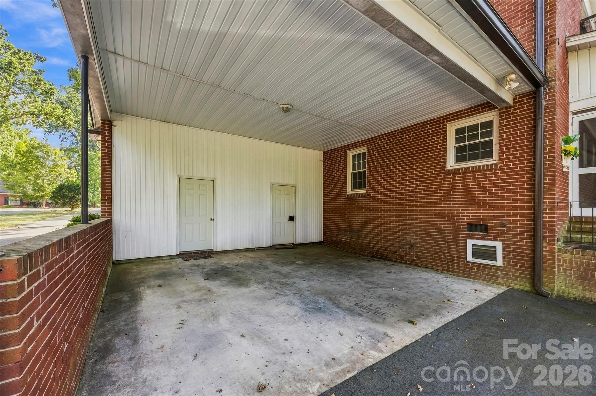 525 East Street Property Photo 41
