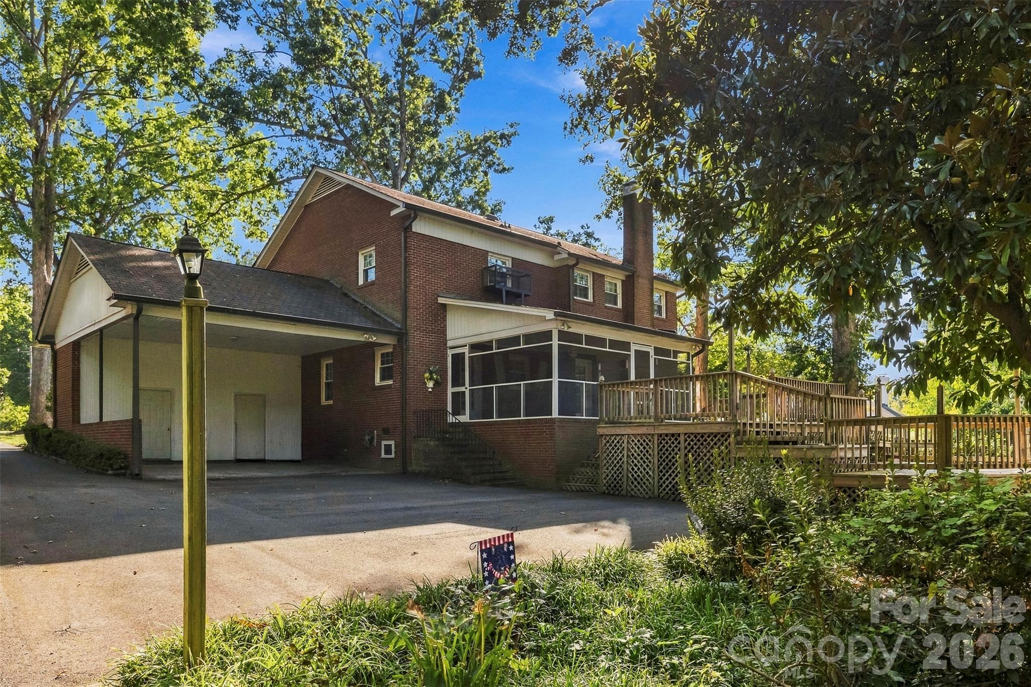 525 East Street Property Photo 42