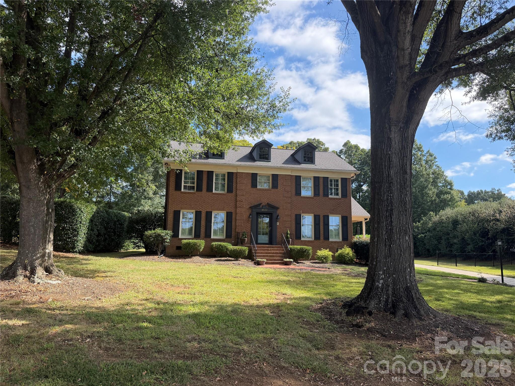 4533 Arborway Way Property Photo 4