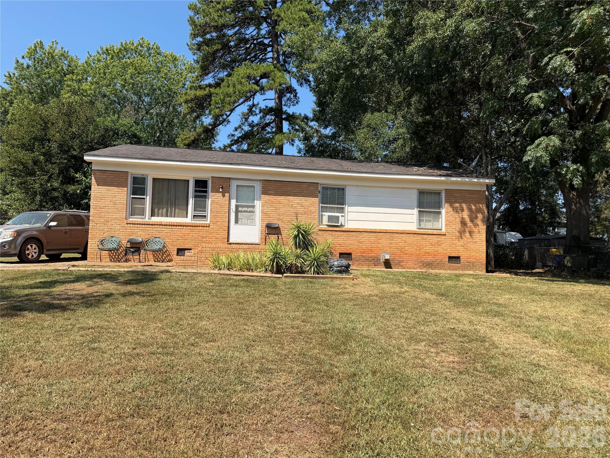 679 Winston Drive Property Photo 1