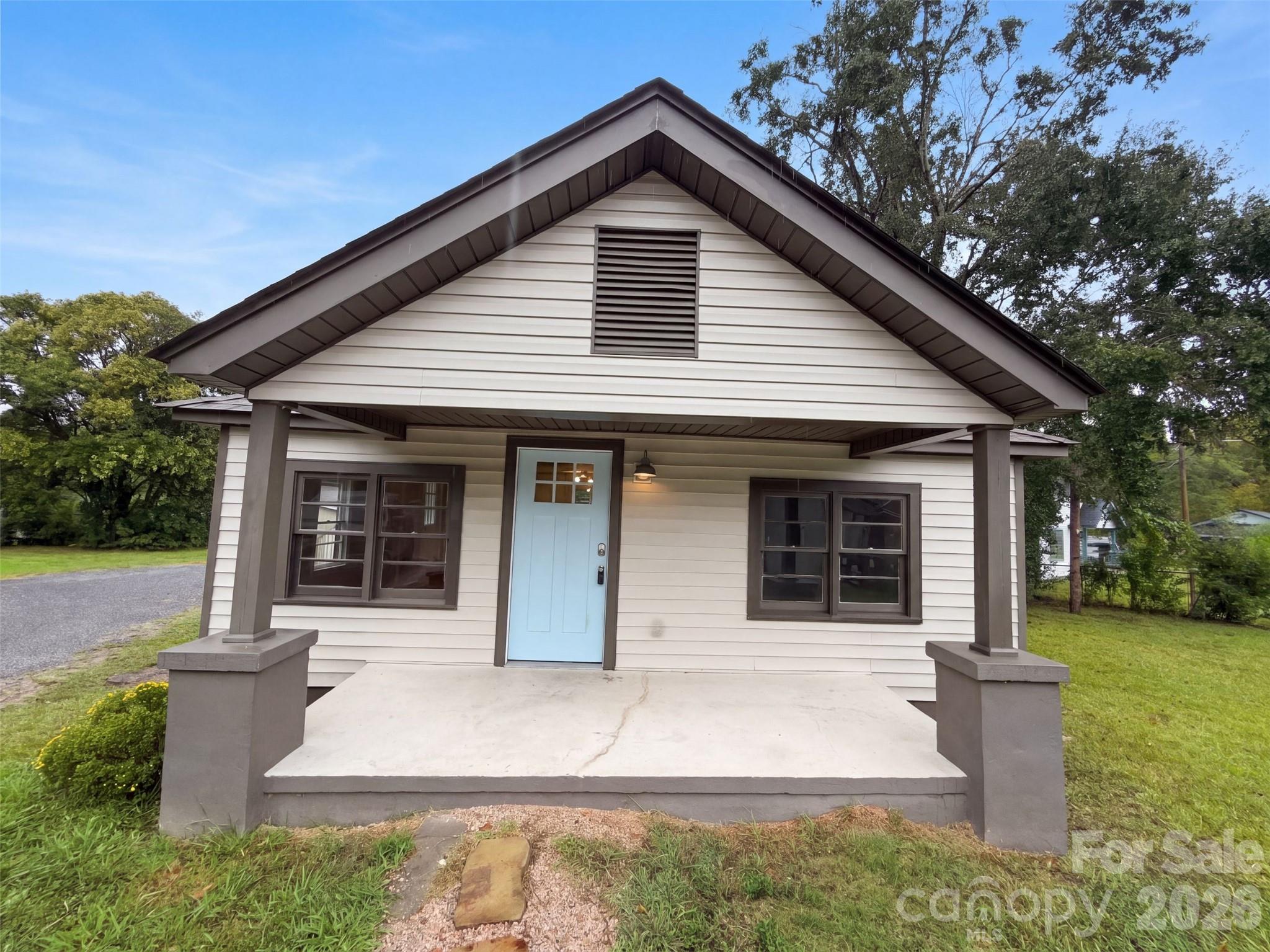 103 Southside Circle Property Photo 1