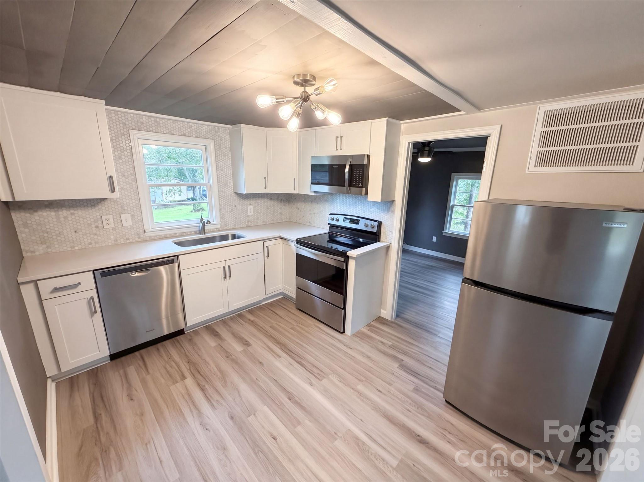 103 Southside Circle Property Photo 2